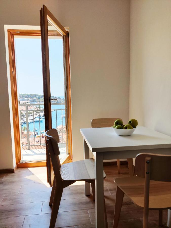 Brand New Apt W Balcony & Perfect Seaview At Center フヴァル エクステリア 写真