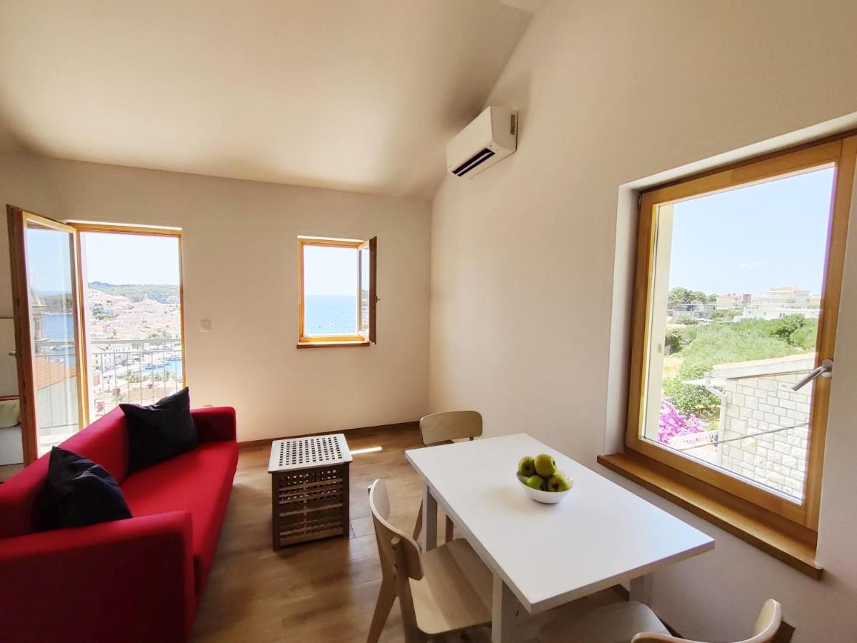 Brand New Apt W Balcony & Perfect Seaview At Center フヴァル エクステリア 写真