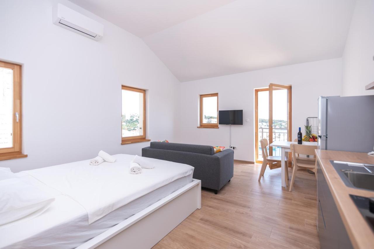 Brand New Apt W Balcony & Perfect Seaview At Center フヴァル エクステリア 写真
